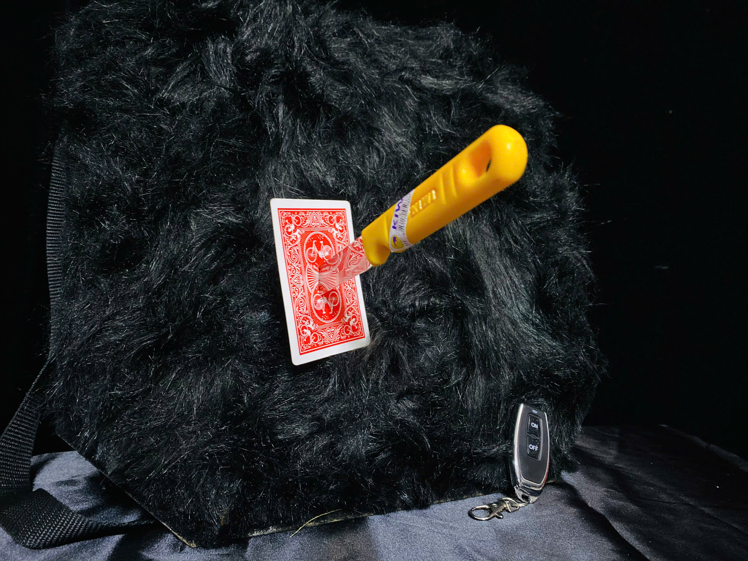 Card and Dagger Throwing Table - ảnh 3