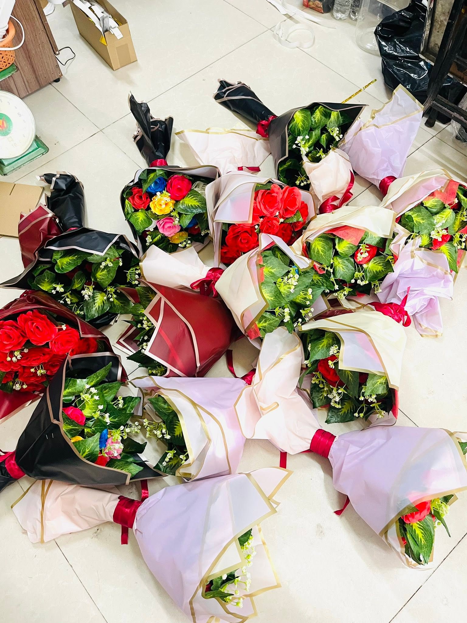 A Bouquet of Roses Appears - ảnh 6
